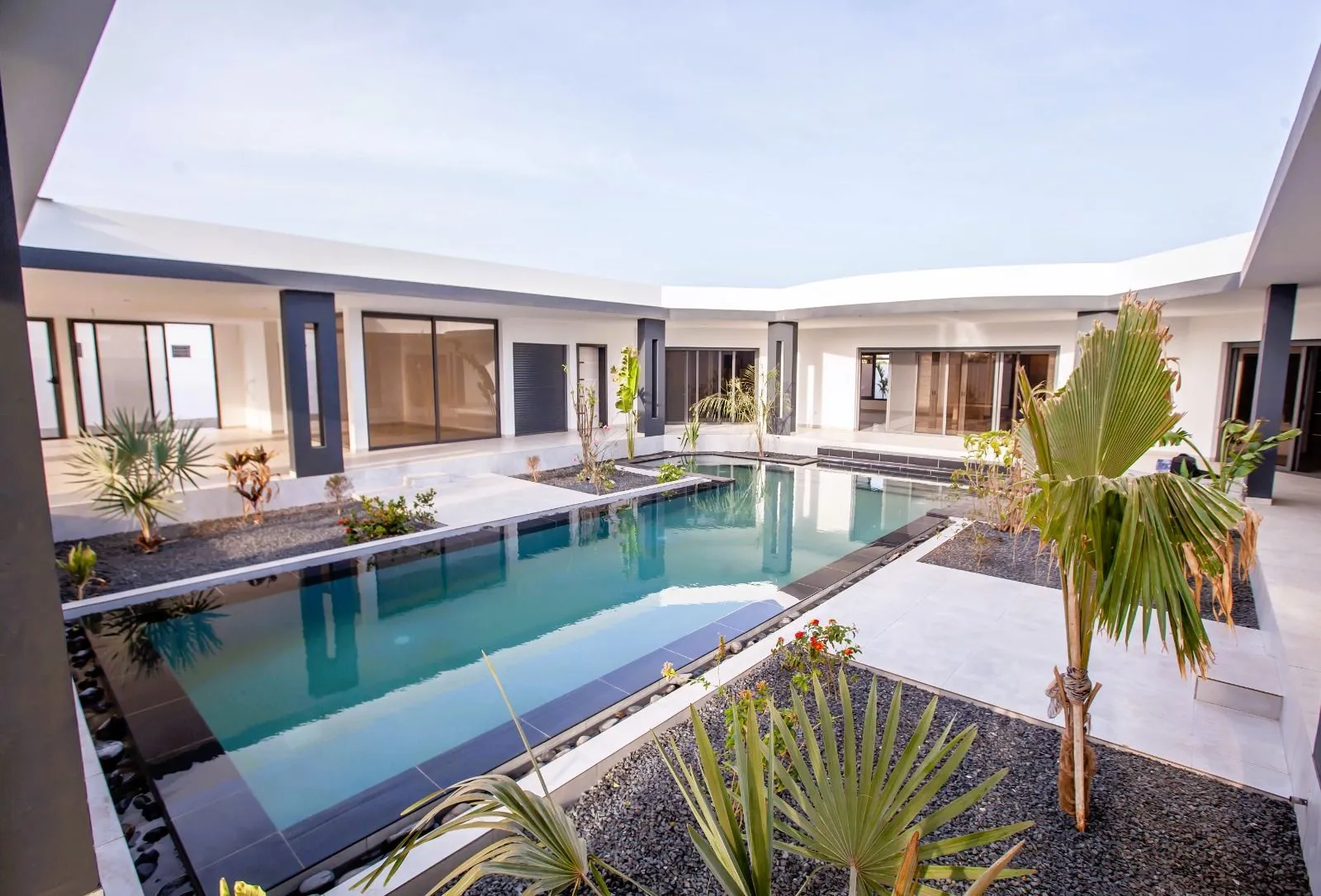 nguerigne-petite+co-te-pisccine-aec886f3-1920w