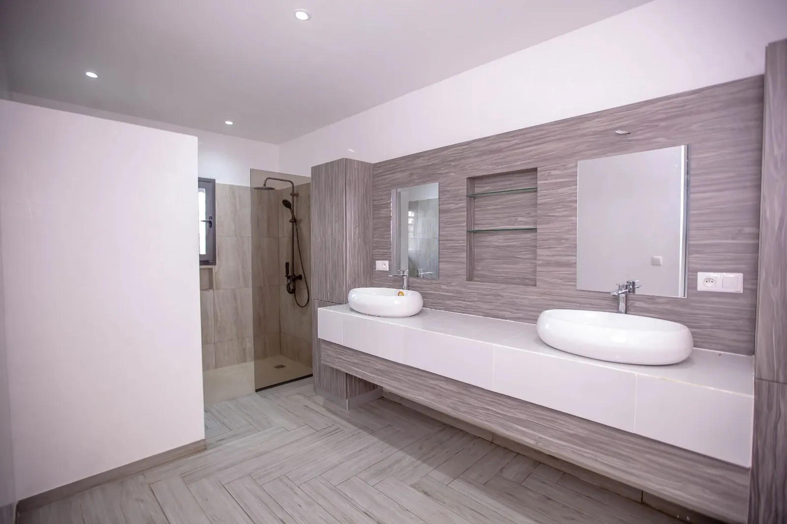 nguerigne-petite+co-te-salle-de-bain-98e69ceb-1920w