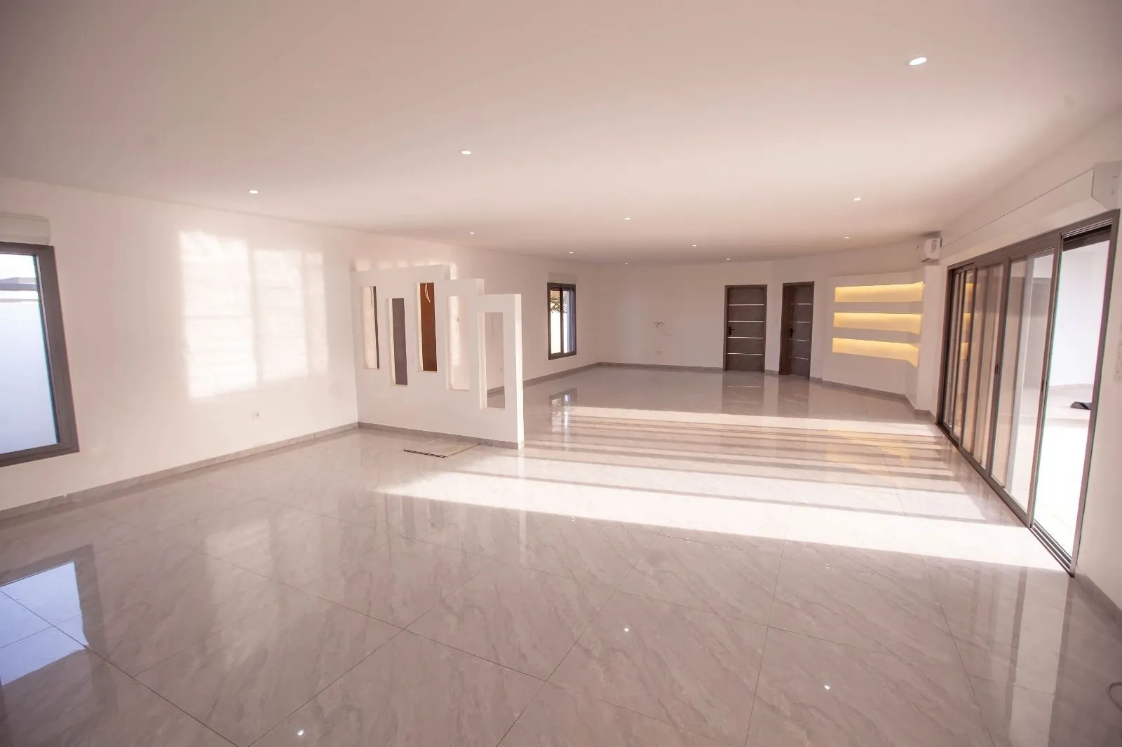 nguerigne-petite+co-te-salon-6b54859d-1920w